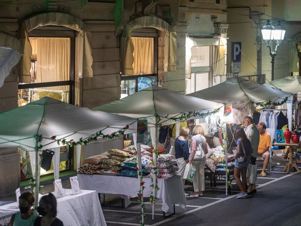 Tra gli eventi più attesi ad Alassio per gli amanti dello shopping | © Archivio foto visitalassio.com