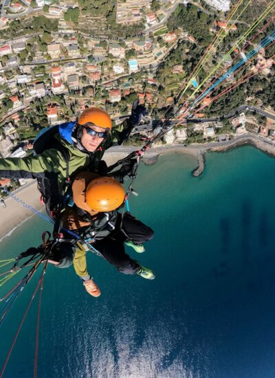 Prova il parapendio biposto in Liguria | © Archivio foto visitalassio.com