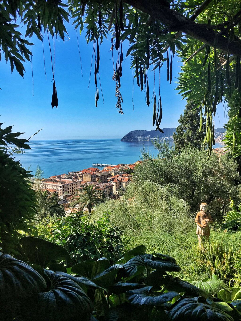 Il panorama e i giardini di Villa della Pergola | © Archivio foto visitalassio.com