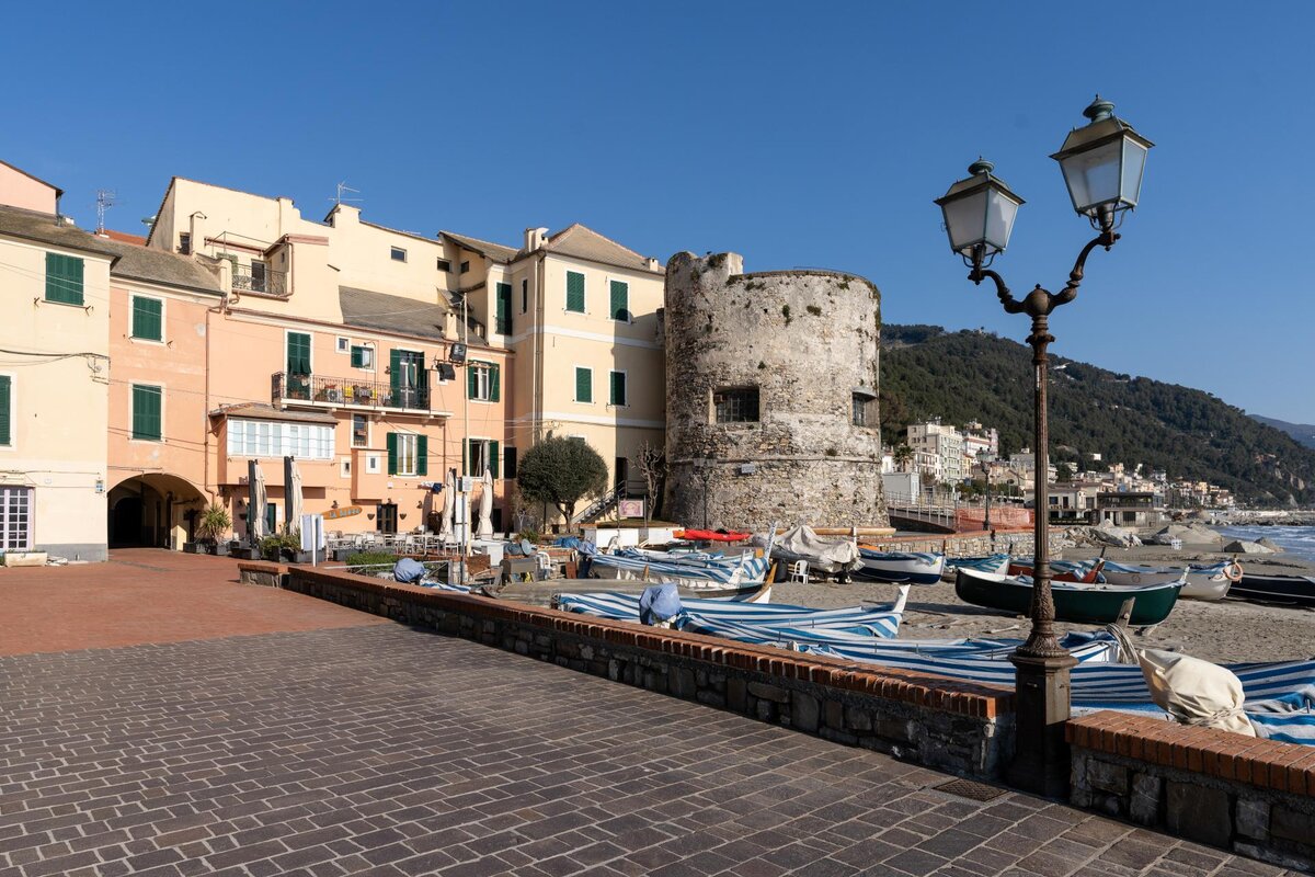 Laigueglia, beaches and atmospheric old lanes