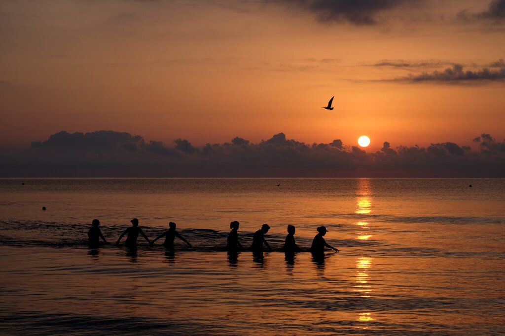 Wave Walking All'alba