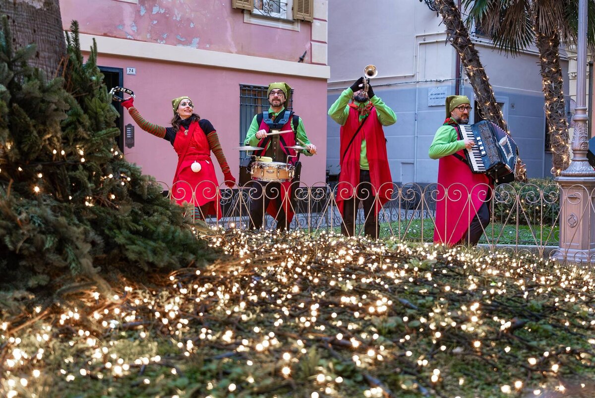 Spettacoli itineranti e parate luminose