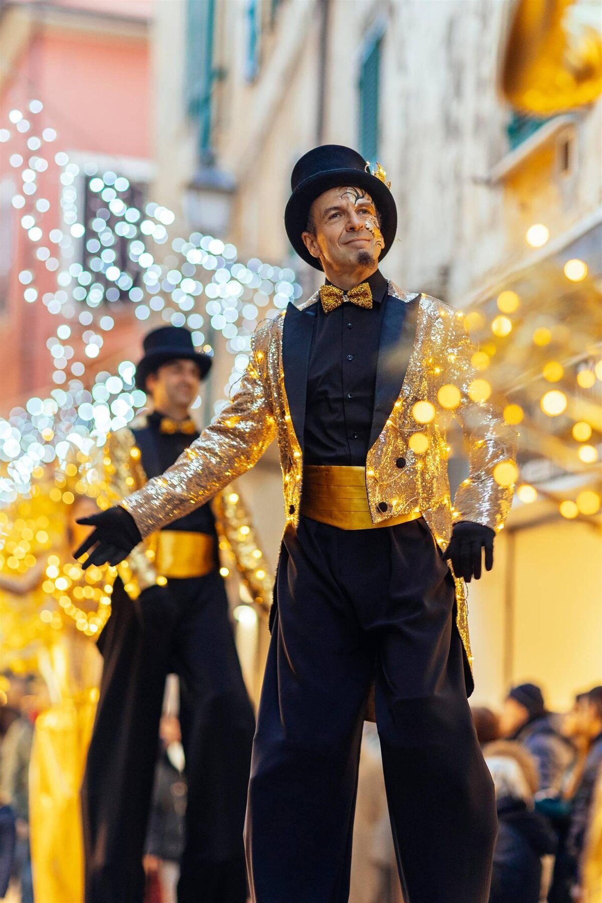 Spettacoli itineranti e parate luminose