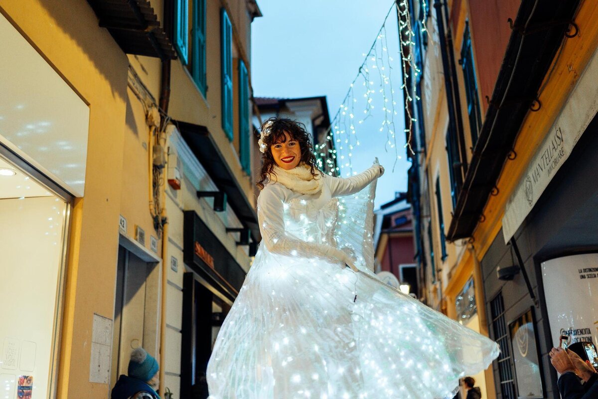 Spettacoli itineranti e parate luminose
