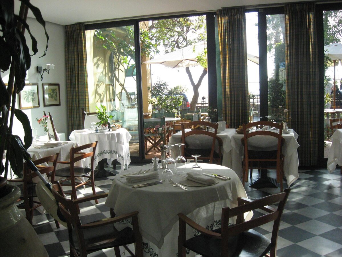 Sala Colazioni e giardino
