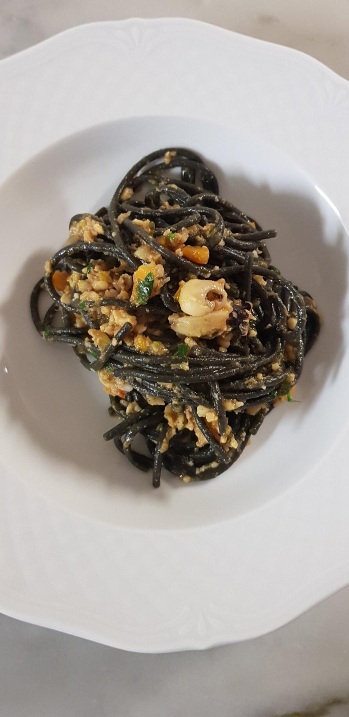spaghetti neri al sugo di pesce