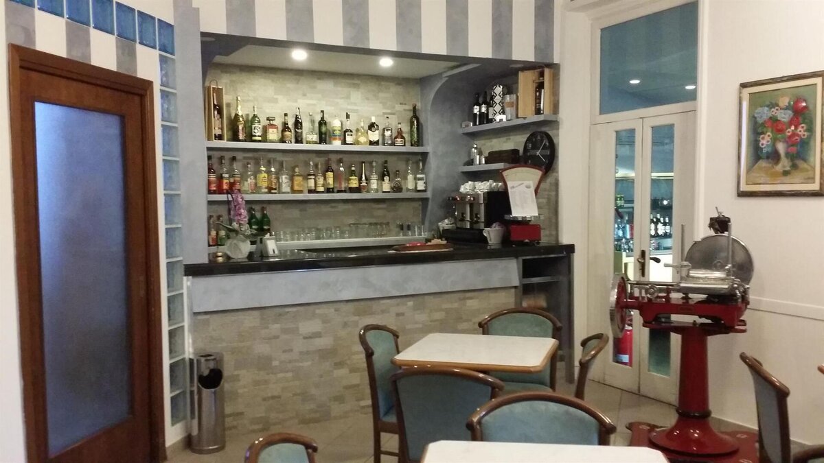 bar