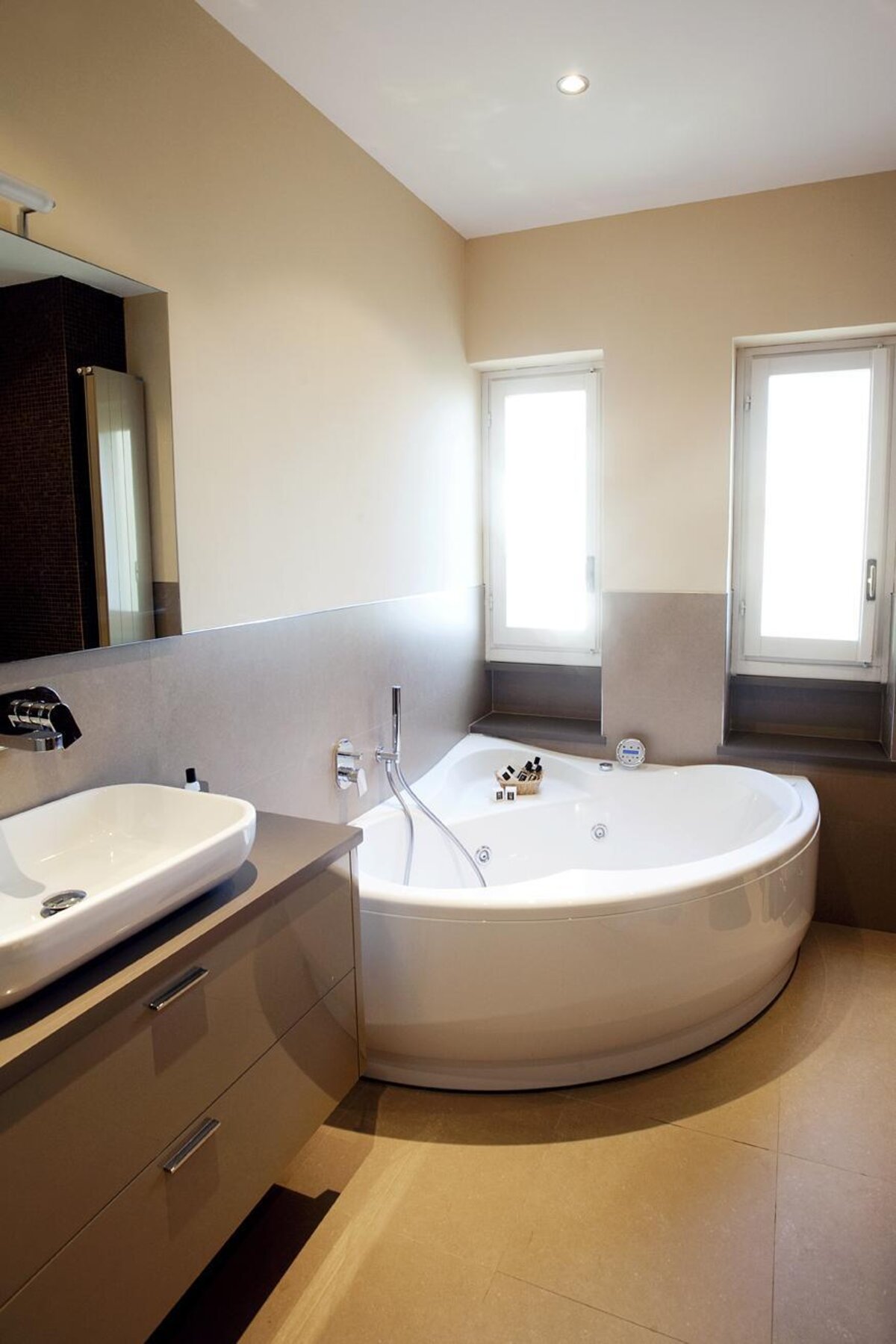 Bagno bilocale fronte mare superior