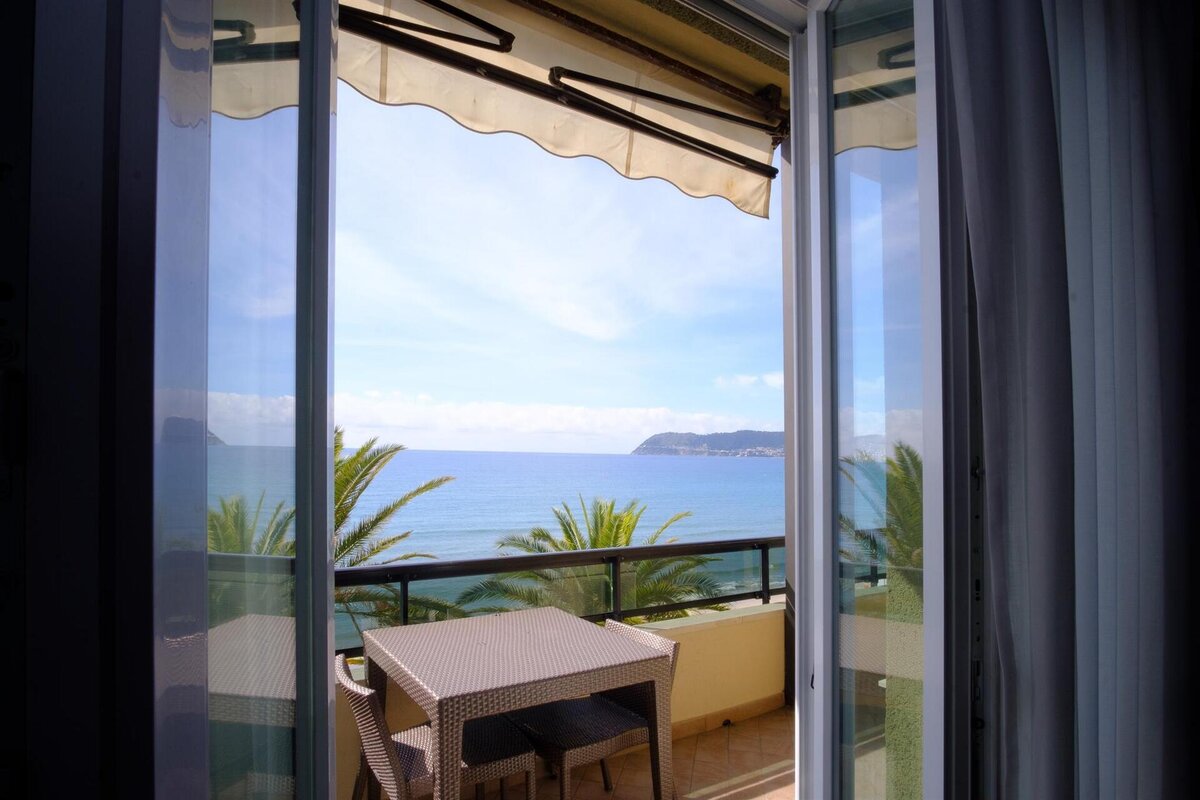 solemare mono fronte mare con balcone 25