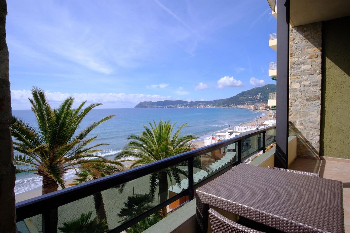 solemare mono fronte mare con balcone 026