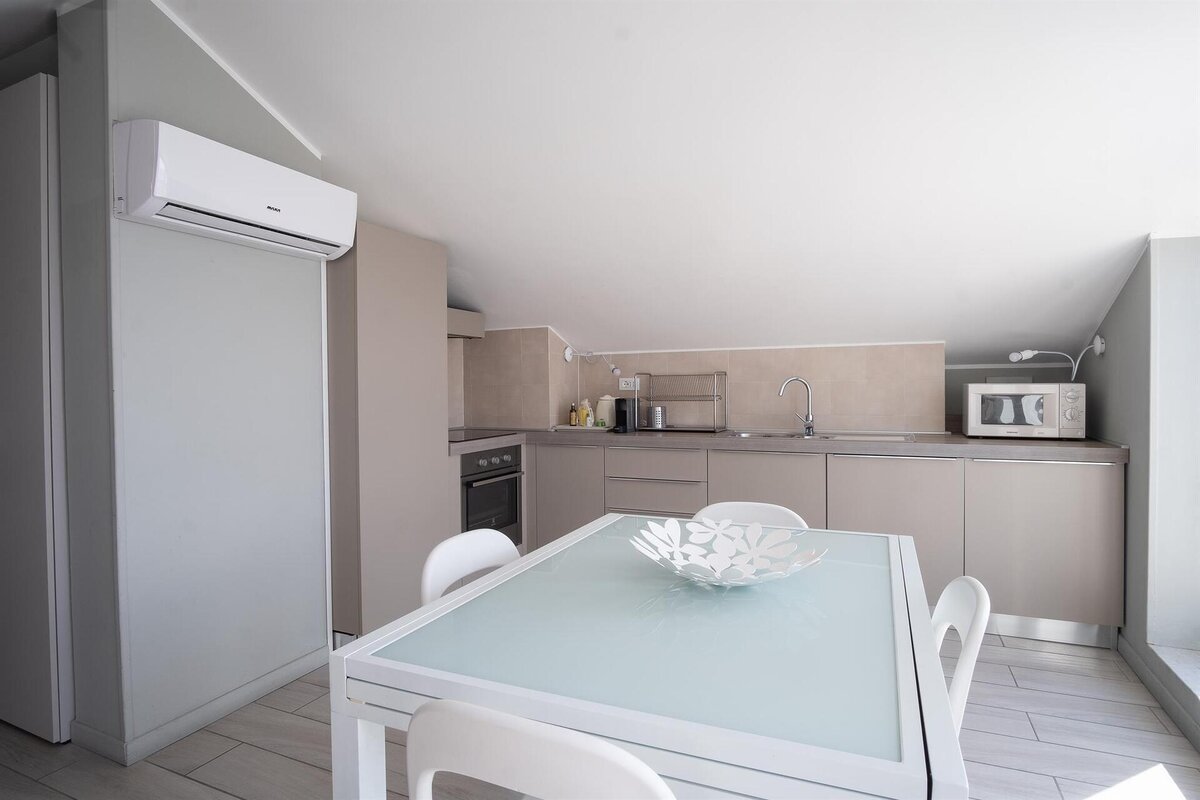 Trilocale fronte mare con balcone