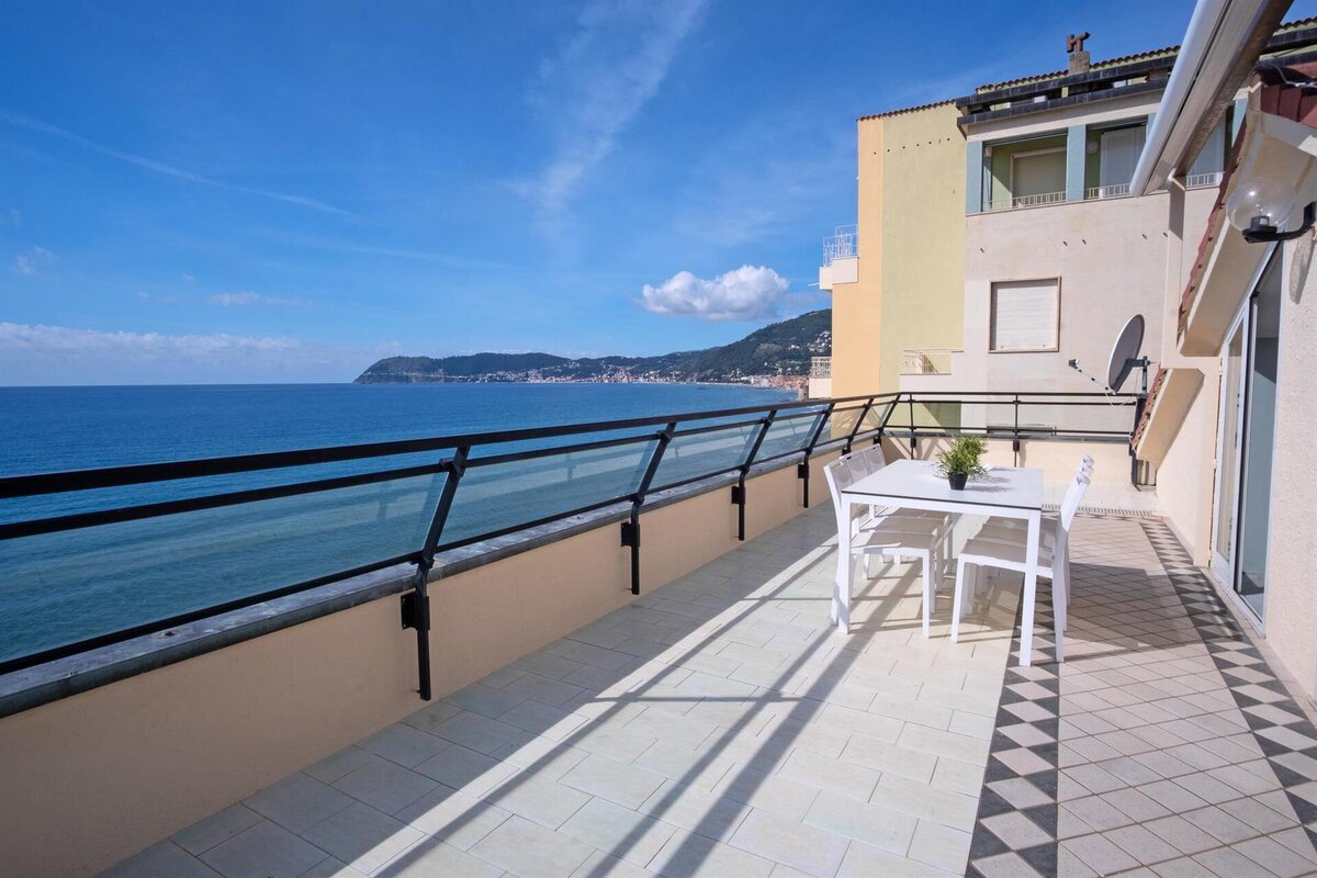 solemare trilocale fronte mare con balcone 2019-01