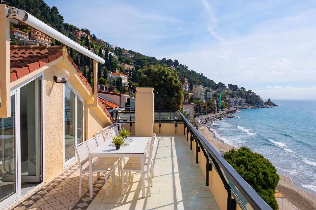 solemare vista da trilocale fronte mare con balcon